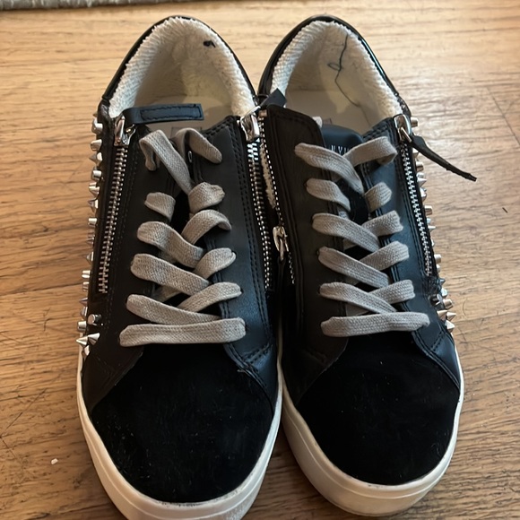 Steve Madden sneakers with zipper and spike details. - Picture 4 of 6